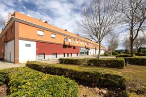 GRAN LOCAL EN VENTA EN GRANADA - AEROPUERTO photo 0
