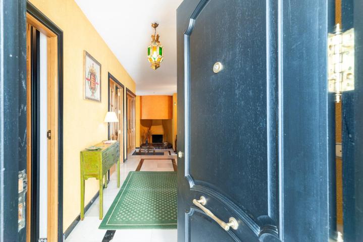 Exclusiva vivienda en El Serrallo con jardín, apartamento independiente y espectaculares vistas photo 0