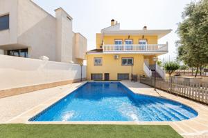 Amplio Chalet con piscina, pista deportiva y vistas en Ogíjares. photo 0