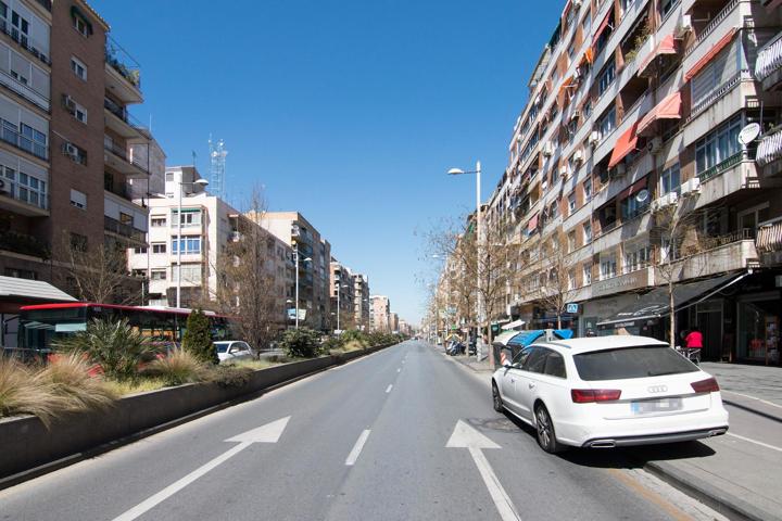 Camino de Ronda. Piso en planta alta con 5 dormitorios, garaje y trastero, calefacción central. photo 0