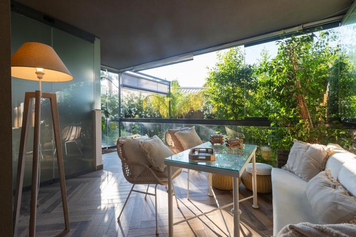 Venta de piso totalmente amueblado, equipado y con 100 m2 de jardín en Málaga (Zona Puerto de la Torre) photo 0