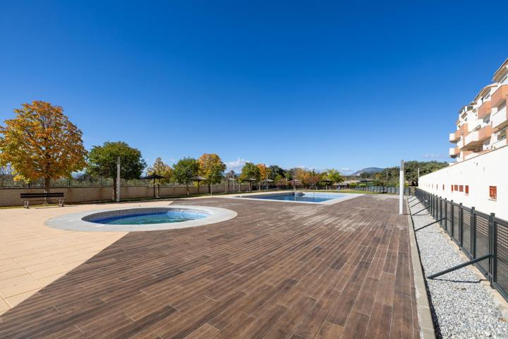 Pisazo reformado con calidades premium en urbanización privada con piscina, plaza de garaje y trastero. photo 0