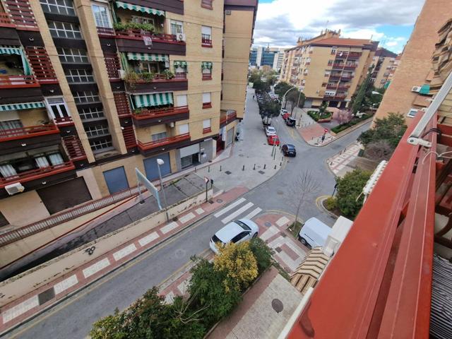Piso 4 dormitorios en el Zaidin (Avda. Barcelona) photo 0