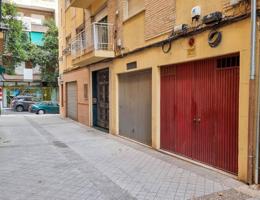 Local comercial, con capacidad para dos vehículos y almacenaje photo 0