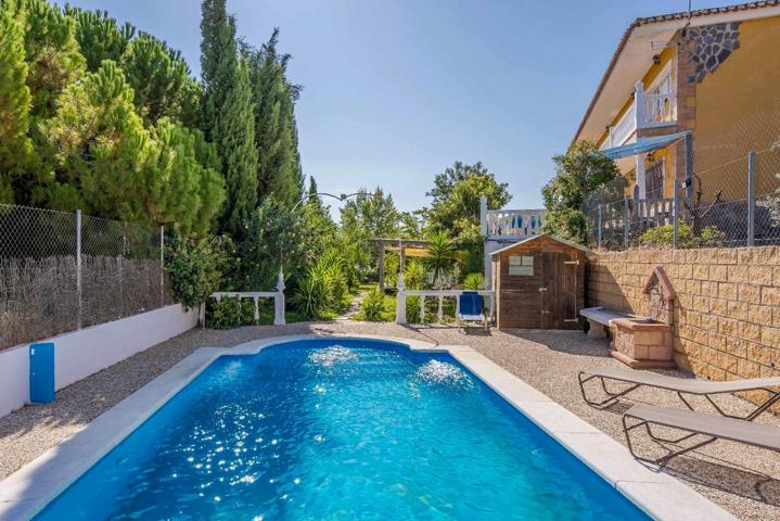 Finca muy bonita con 4 casas y piscina photo 0