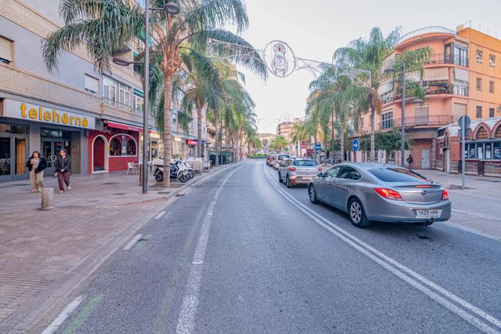 En pleno corazón de Motril, en la codiciada Avenida Salobreña, se encuentra este magnífico y acogedor hogar de 4 Hbitaciones y plaza de garaje photo 0