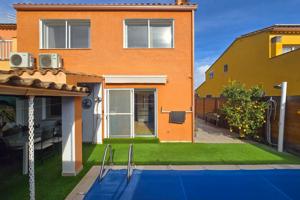 Casa Residencial en Urbanización La Capella - Sant Pere Pescador photo 0