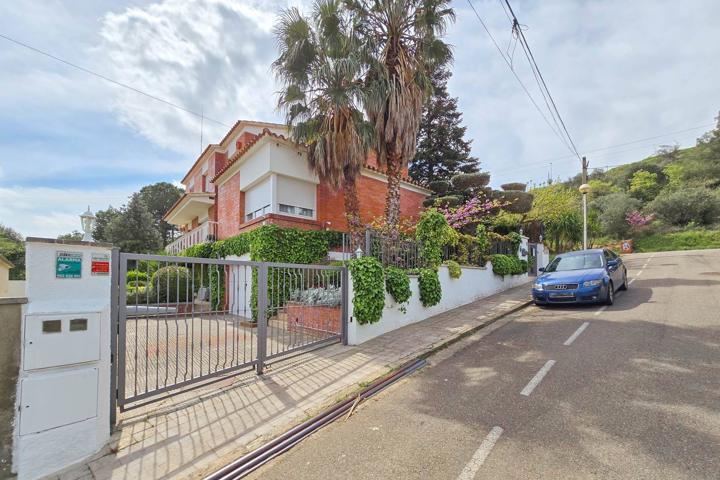 CHALET EN URB. 'SERRA FLORETA' DE FIGUERES photo 0