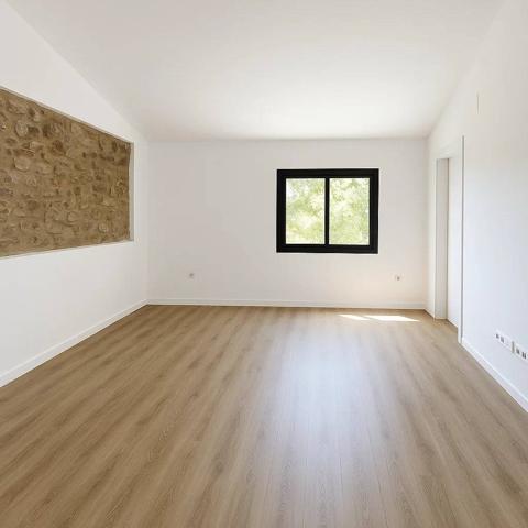 ¡Oportunidad única de adquirir piso reformado y espacio a reformar en dos plantas! 🏡✨🔧🪜 photo 0