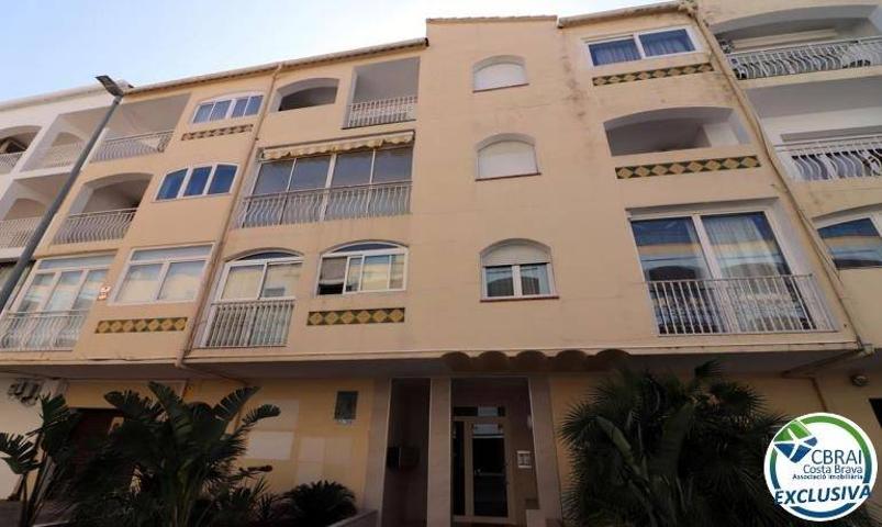 Apartamento reformado con terraza en Caballito de Mar – Empuriabrava photo 0