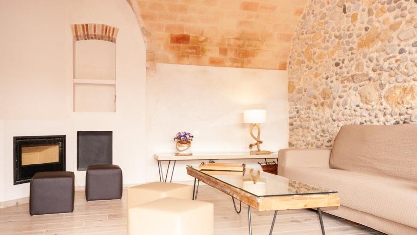 SE ALQUILA CASA DE OBRA NUEVA CON PATIO EN EL CENTRO DE L'ARMENTERA photo 0