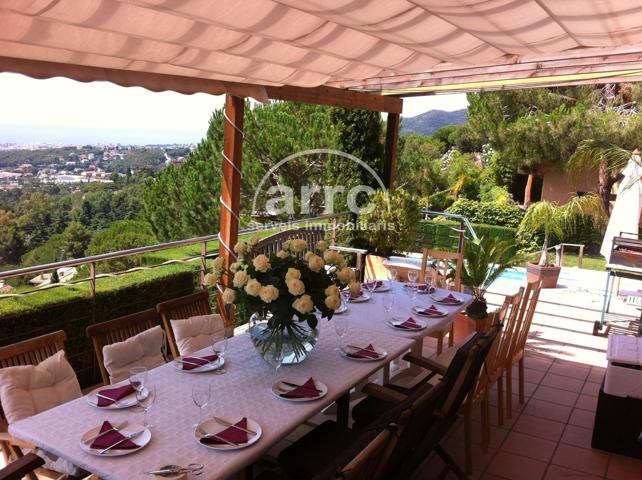 EXCLUSIVA CASA EN CABRILS photo 0