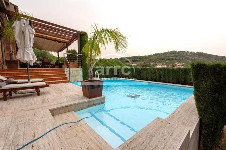 EXCLUSIVA CASA EN CABRILS photo 0
