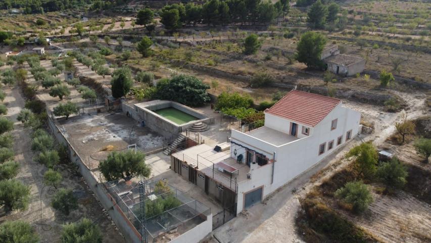 Casa con terreno y huerto en Castalla photo 0