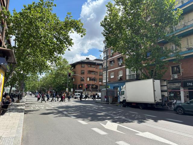 Oficina En venta en Quintana, Madrid photo 0