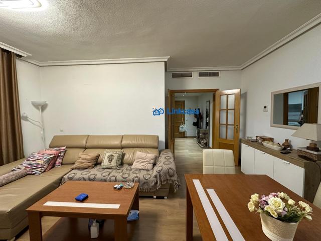 PISO DE 3 DORMITORIOS, 2 BAÑOS Y TERRAZA CON ASCENSOR, GARAJE Y TRASTERO EN LA ZONA DE ORCASITAS photo 0