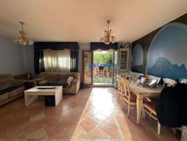CHALET DE TRES PLANTAS CON PISCINA EN FUENLABRADA photo 0
