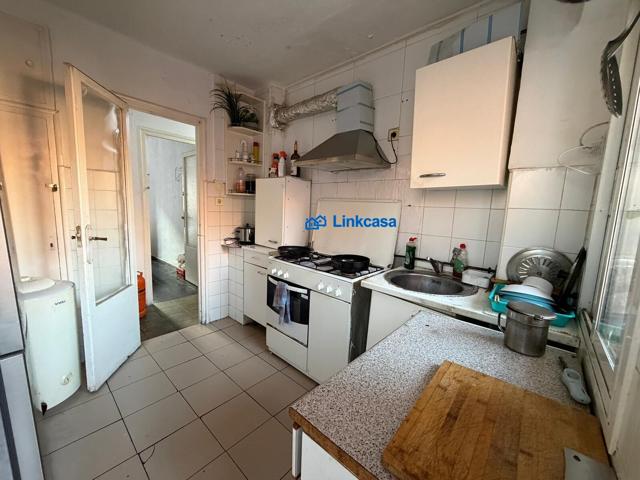 Piso de tres dormitorios con terraza en Calle Carmen Bruguera photo 0