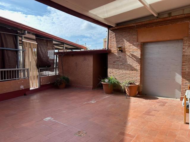Edifici amb Local i Vivienda photo 0