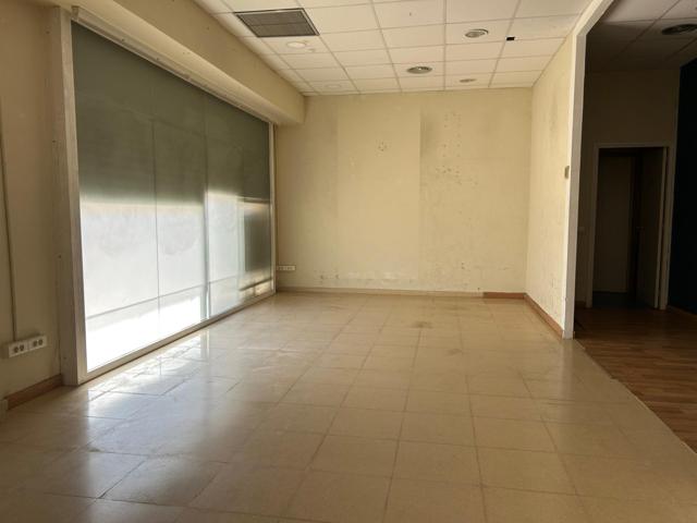 LOCAL COMERCIAL EN LLOGUER A TERRASSA photo 0