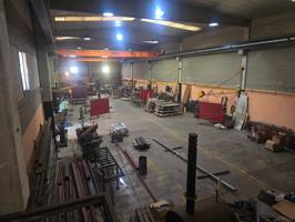 NAU INDUSTRIAL EN VENDA A CASTELLAR AMB PONT GRUA photo 0