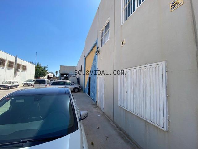 NAVE INDUSTRIAL EN VENTA EN POLÍGONO INDUSTRIAL DE BIGASTRO. Propiedad totalmente diáfana, con ofici photo 0