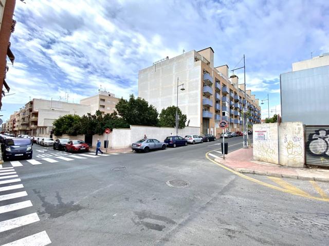 CHALET FRENTE JUZGADOS Y MERCADONA DEL CENTRO DE TORREVIEJA photo 0