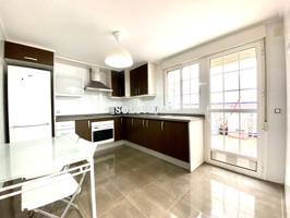 Piso semi nuevo en Los desamparados a 5 minutos de Orihuela. Vivienda de lujo, con tres habitaciones photo 0