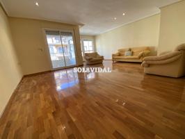 JOYA A LA VENTA EN EL CENTRO DE ORIHUELA. PRECIOSA VIVIENDA DE 138 METROS, 4 DORMITORIOS Y DOS BAÑOS photo 0