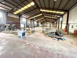 ESPECTACULAR NAVE DE 1.350 M2 EN EL POLÍGONO INDUSTRIAL DE LOS MONTESINOS. photo 0