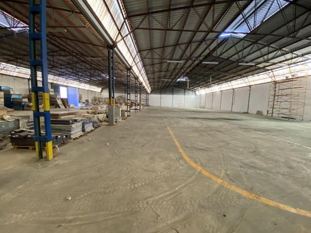 NAVE INDUSTRIAL EN ORIHUELA. DISPONE DE 11.000 M2 DE PARCELA Y 2.500 M2 CONSTRUIDOS . photo 0