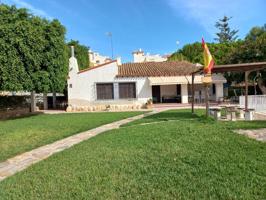 EL MEJOR CHALET DE PUNTA PRIMA. PRECIOSA VIVIENDA EN ESQUINA EN SEGUNDA LÍNEA DE PLAYA DE PUNTA PRIM photo 0