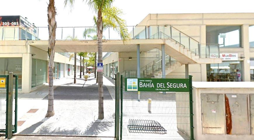 LOCAL COMERCIAL EN CENTRO COMERCIAL BAHÍA DEL SEGURA EN SAN FULGENCIO. SITUADO EN PLANTA PRIMERA, DI photo 0
