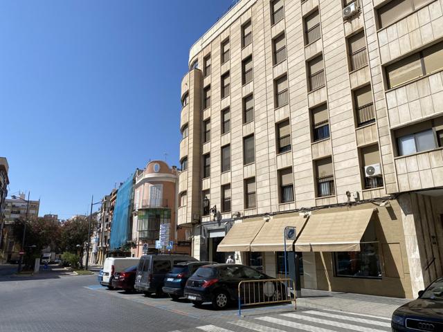 Precioso piso en esquina en Plaza Nueva – Orihuela Centro Se vende amplio y luminoso piso de 104 m² photo 0