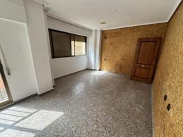 Precioso piso en esquina en Plaza Nueva – Orihuela Centro Se vende amplio y luminoso piso de 104 m² photo 0