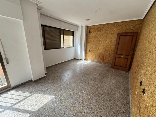 Precioso piso en esquina en Plaza Nueva – Orihuela Centro Se vende amplio y luminoso piso de 104 m² photo 0
