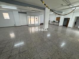 Local comercial de dos plantas con terraza privada en Plaza San Isidro photo 0