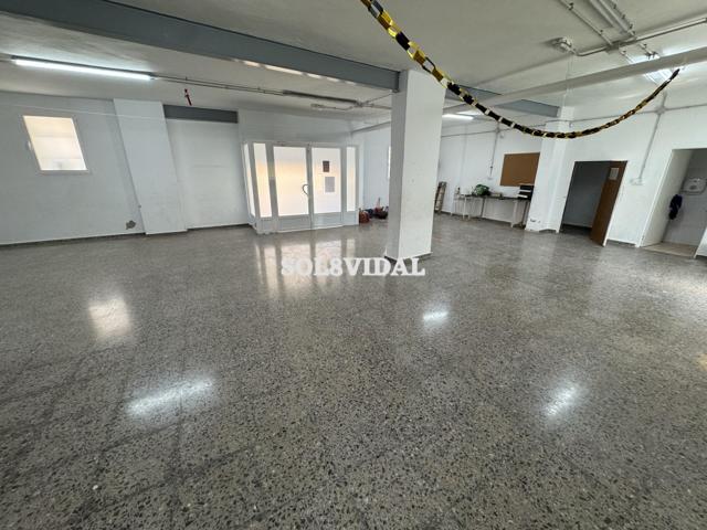 Local comercial de dos plantas con terraza privada en Plaza San Isidro photo 0