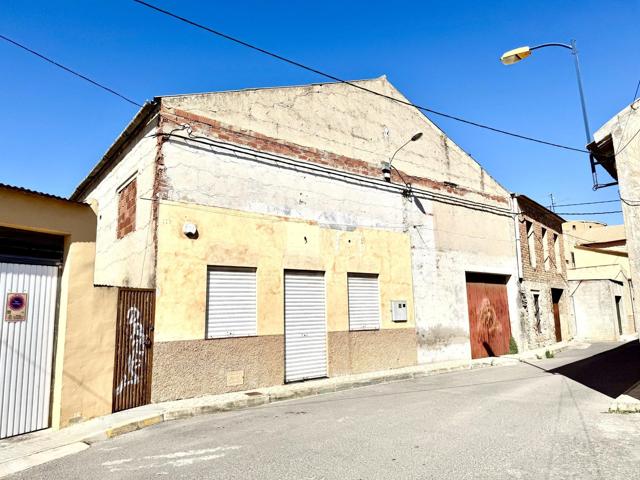 Amplio local con vivienda en parcela urbana – San Bartolomé (Orihuela) Se vende local multifuncional photo 0