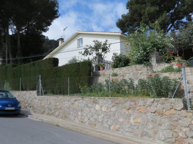 Casa en venta en Castell de Montbui photo 0