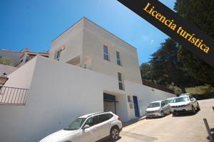 CASA CON GRAN TERRAZA Y 2 PLAZAS DE PARKING photo 0