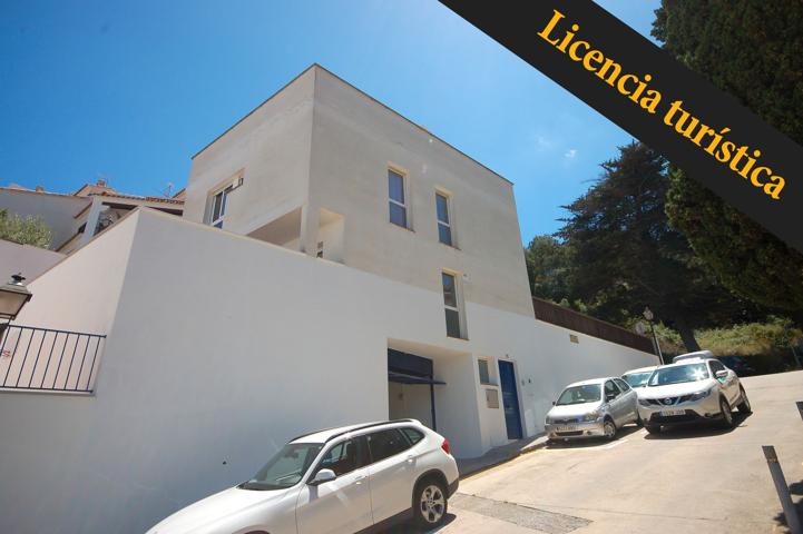 CASA CON GRAN TERRAZA Y 2 PLAZAS DE PARKING photo 0