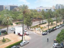 AMPLIA VIVIENDA DE 5 DORMITORIOS JUNTO AL JARDÍN DEL TURIA Y GRAN VÍA MARQUÉS DEL TURIA photo 0