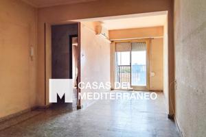 OPORTUNIDAD EN BURJASSOT: VIVIENDA CON POSIBILIDAD DE REFORMA photo 0
