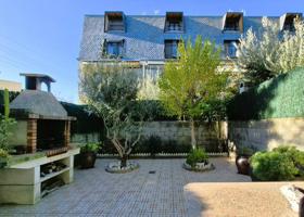 MAGNIFICA UNIFAMILIAR DE 230 m2 CON 3 HAB DOBLES Y GRAN ESTUDIO 55 m2 photo 0