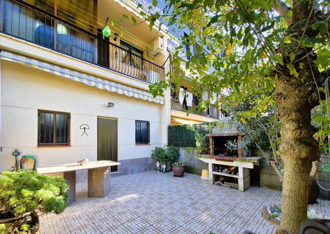 IMPECABLE CASA UNIFAMILIAR DE 230 m2 DE 3 HAB DOBLES Y GRAN ESTUDIO 55 m2 photo 0