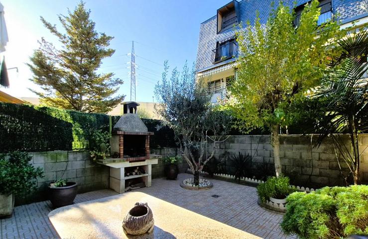 MAGNIFICA UNIFAMILIAR DE 230 m2 CON 3 HAB DOBLES Y GRAN ESTUDIO 55 m2 photo 0