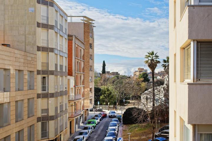 DE 4 HAB i 126 m2 AL CARRER GALILEU AMB VOLTA TOCANT EL PARC DE SANT JORDI photo 0