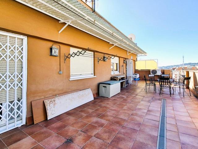 ATIC AMB TERRASSA DE 50 m2 A PEU MENJADOR AL CARRER GALILEU photo 0