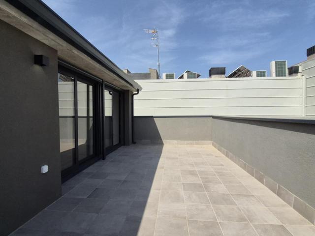 DUPLEX INVERTIT AMB TERRASSA OBRA NOVA A PERE PARRES CARRER TRANSVERSAL photo 0